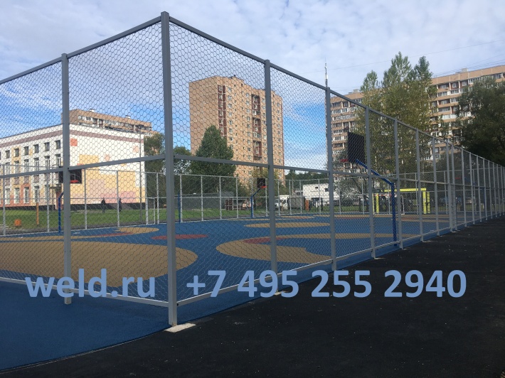 Установили комплекс ограждений спортивных площадок в Гольяново.